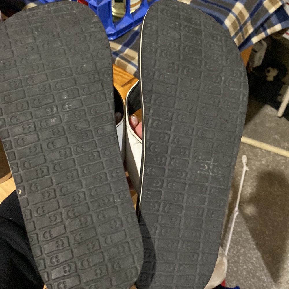 Sanuk Flip Flops - Picture 3 of 5